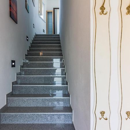Stunning Apartment In Fazana With House Sea View מראה חיצוני תמונה