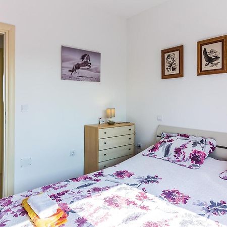 Stunning Apartment In Fazana With House Sea View מראה חיצוני תמונה