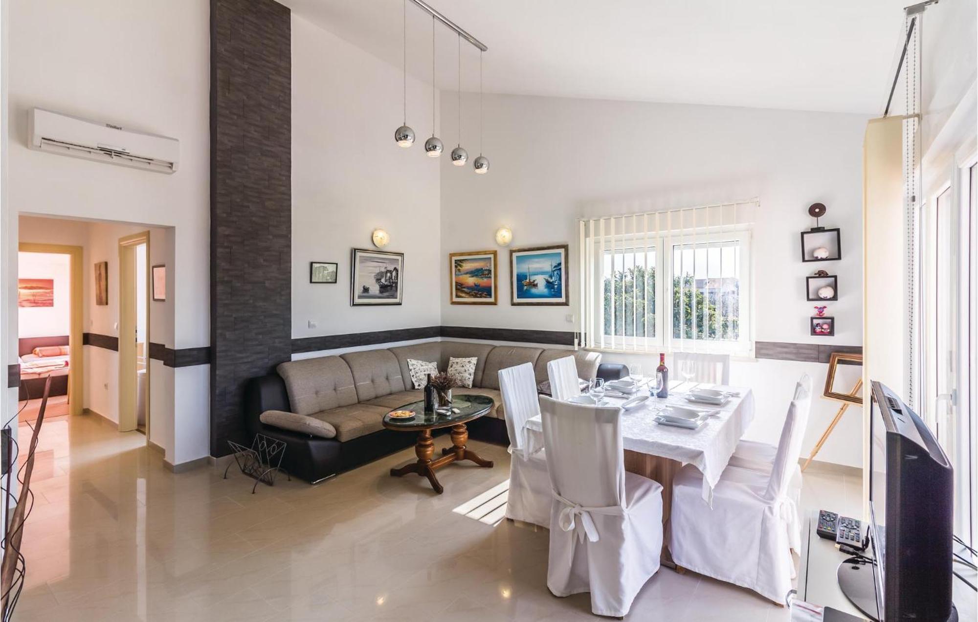 Stunning Apartment In Fazana With House Sea View מראה חיצוני תמונה