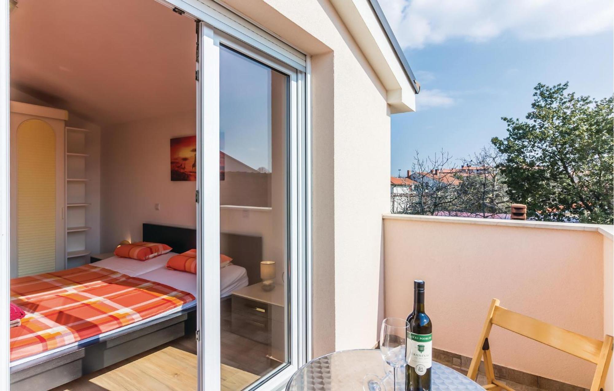 Stunning Apartment In Fazana With House Sea View מראה חיצוני תמונה
