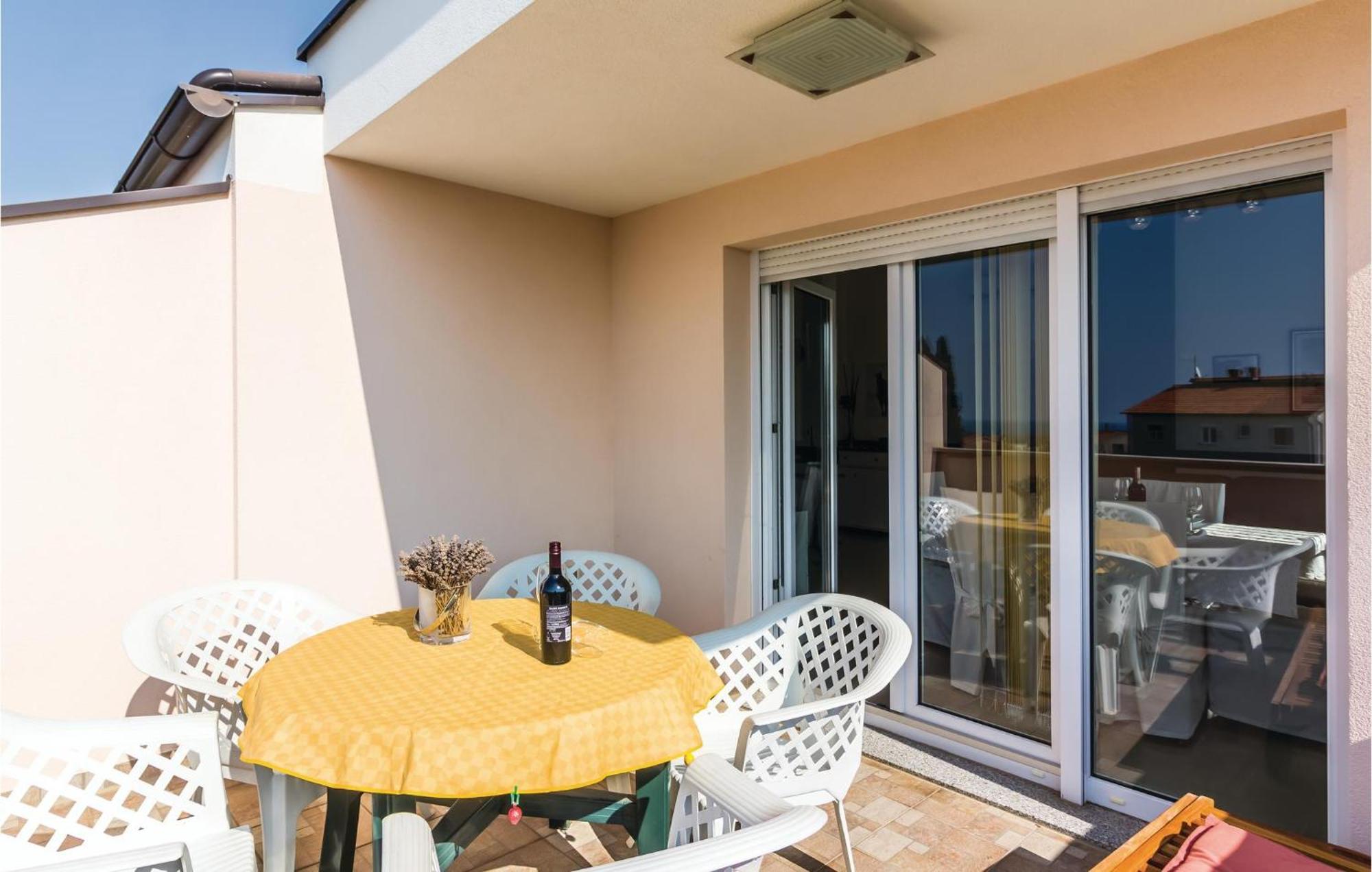 Stunning Apartment In Fazana With House Sea View מראה חיצוני תמונה