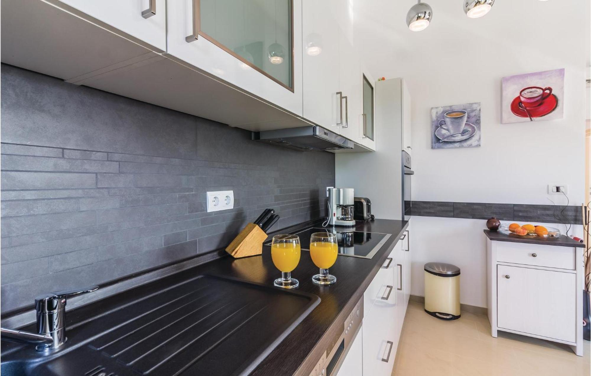 Stunning Apartment In Fazana With House Sea View מראה חיצוני תמונה
