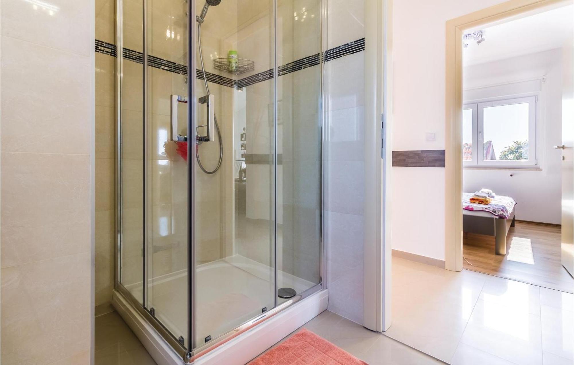 Stunning Apartment In Fazana With House Sea View מראה חיצוני תמונה