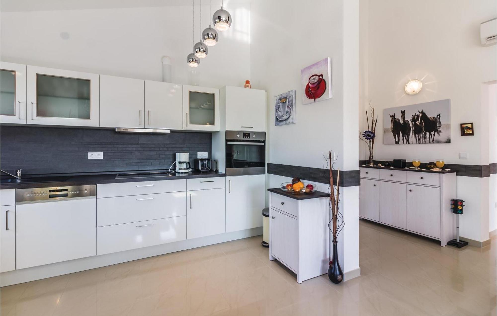 Stunning Apartment In Fazana With House Sea View מראה חיצוני תמונה