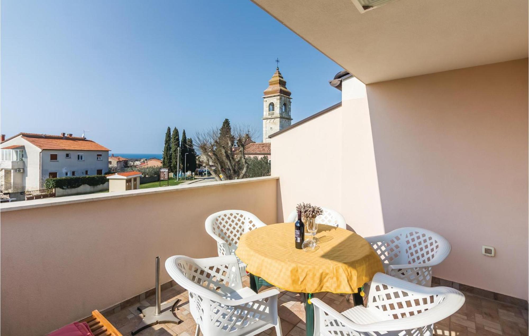 Stunning Apartment In Fazana With House Sea View מראה חיצוני תמונה