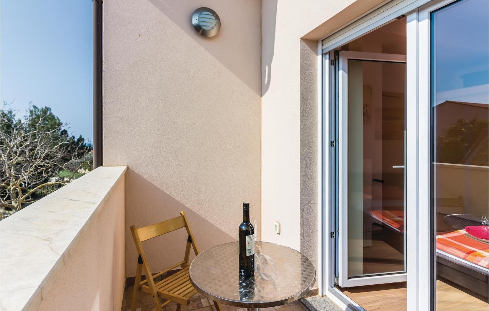 Stunning Apartment In Fazana With House Sea View מראה חיצוני תמונה